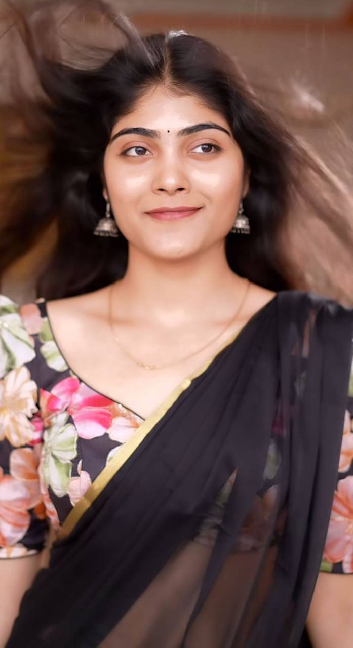 Black Plain Nazmin Saree with Embroidered Digital Print Chinnon Blouse