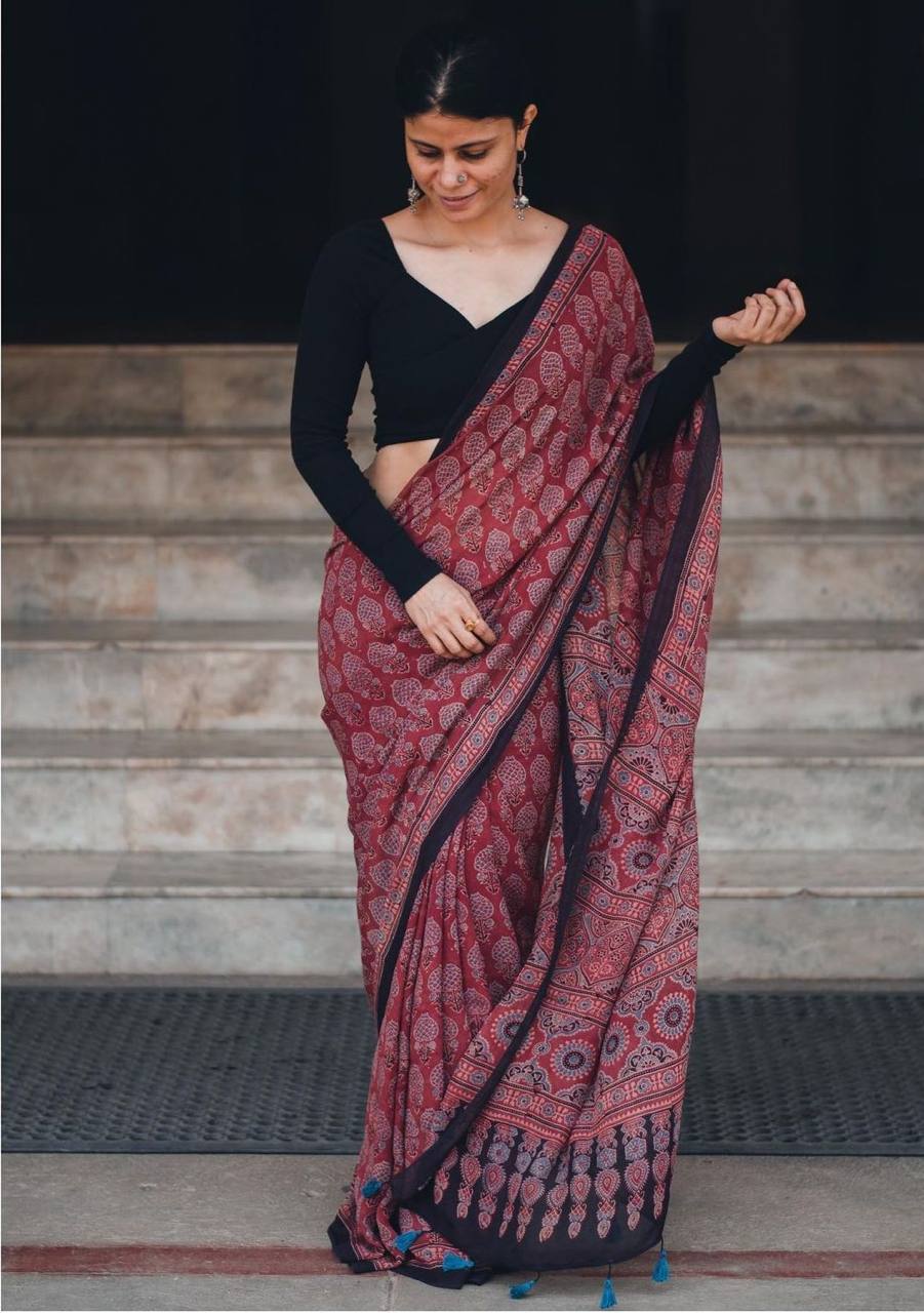 Deep Red Mulmul Cotton Digital Print Saree with Banglori Blouse