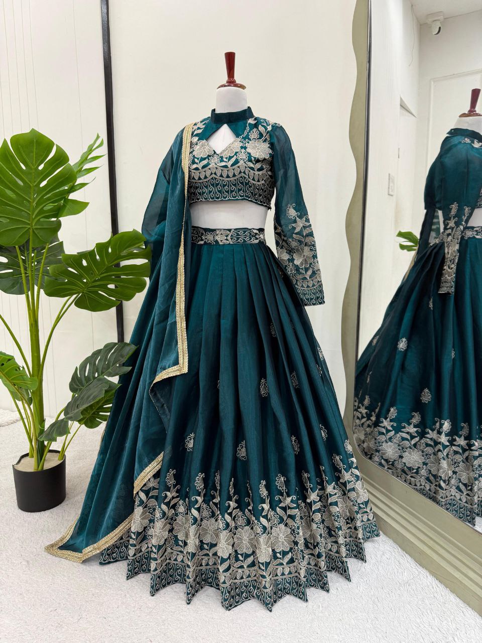 Jimi Choo Lehenga, Thread Work Lehenga, Full Stitch Lehenga, Lehenga with Cancan, Lace Border Dupatta, Unstitched Blouse, Micro Inner Lehenga, Wedding Wear Lehenga, Festive Wear Lehenga, Indian Ethnic Wear, Designer Lehenga Set, 3 Meter Flair Lehenga, Lightweight Lehenga Choli