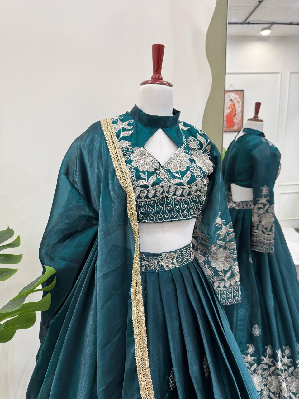 Jimi Choo Lehenga, Thread Work Lehenga, Full Stitch Lehenga, Lehenga with Cancan, Lace Border Dupatta, Unstitched Blouse, Micro Inner Lehenga, Wedding Wear Lehenga, Festive Wear Lehenga, Indian Ethnic Wear, Designer Lehenga Set, 3 Meter Flair Lehenga, Lightweight Lehenga Choli