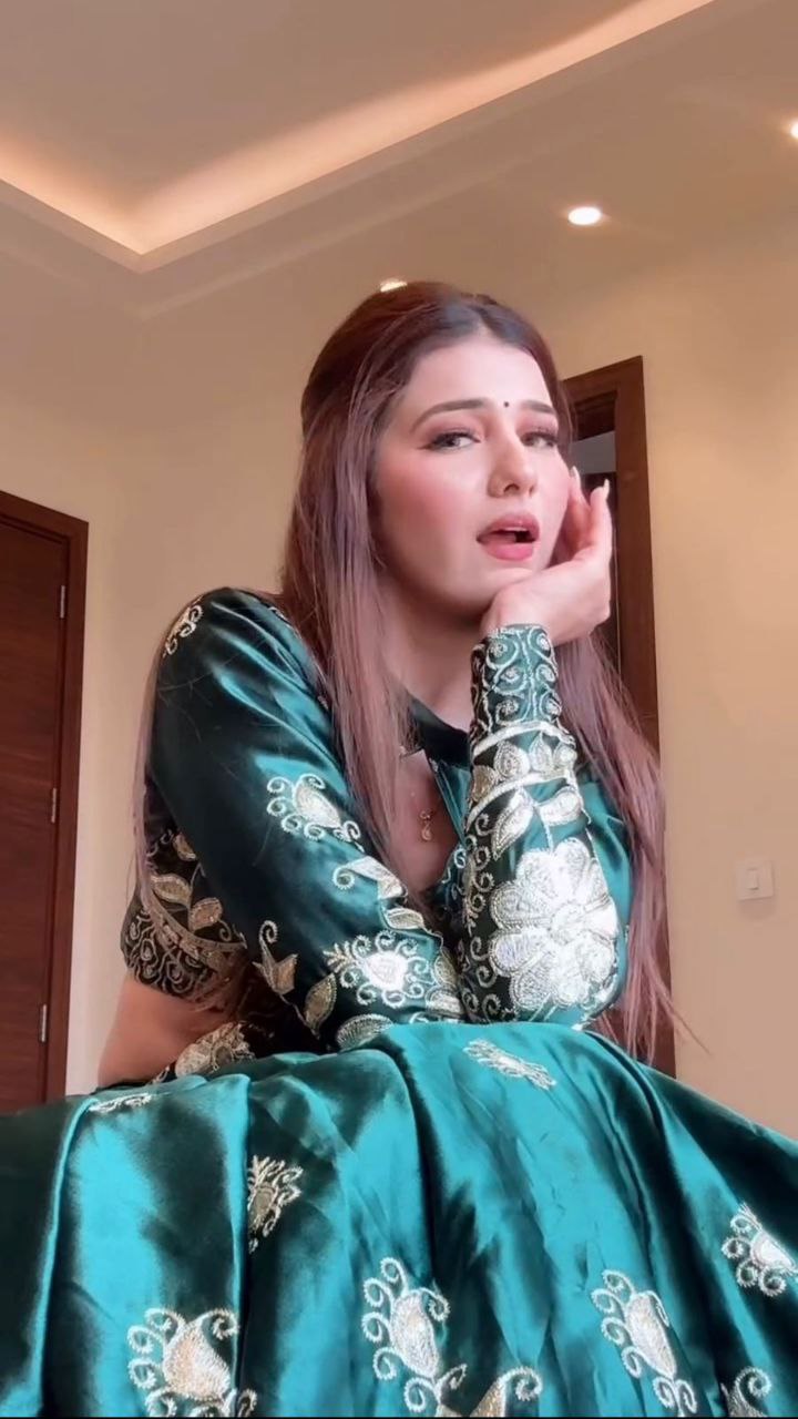 Jimi Choo Lehenga, Thread Work Lehenga, Full Stitch Lehenga, Lehenga with Cancan, Lace Border Dupatta, Unstitched Blouse, Micro Inner Lehenga, Wedding Wear Lehenga, Festive Wear Lehenga, Indian Ethnic Wear, Designer Lehenga Set, 3 Meter Flair Lehenga, Lightweight Lehenga Choli