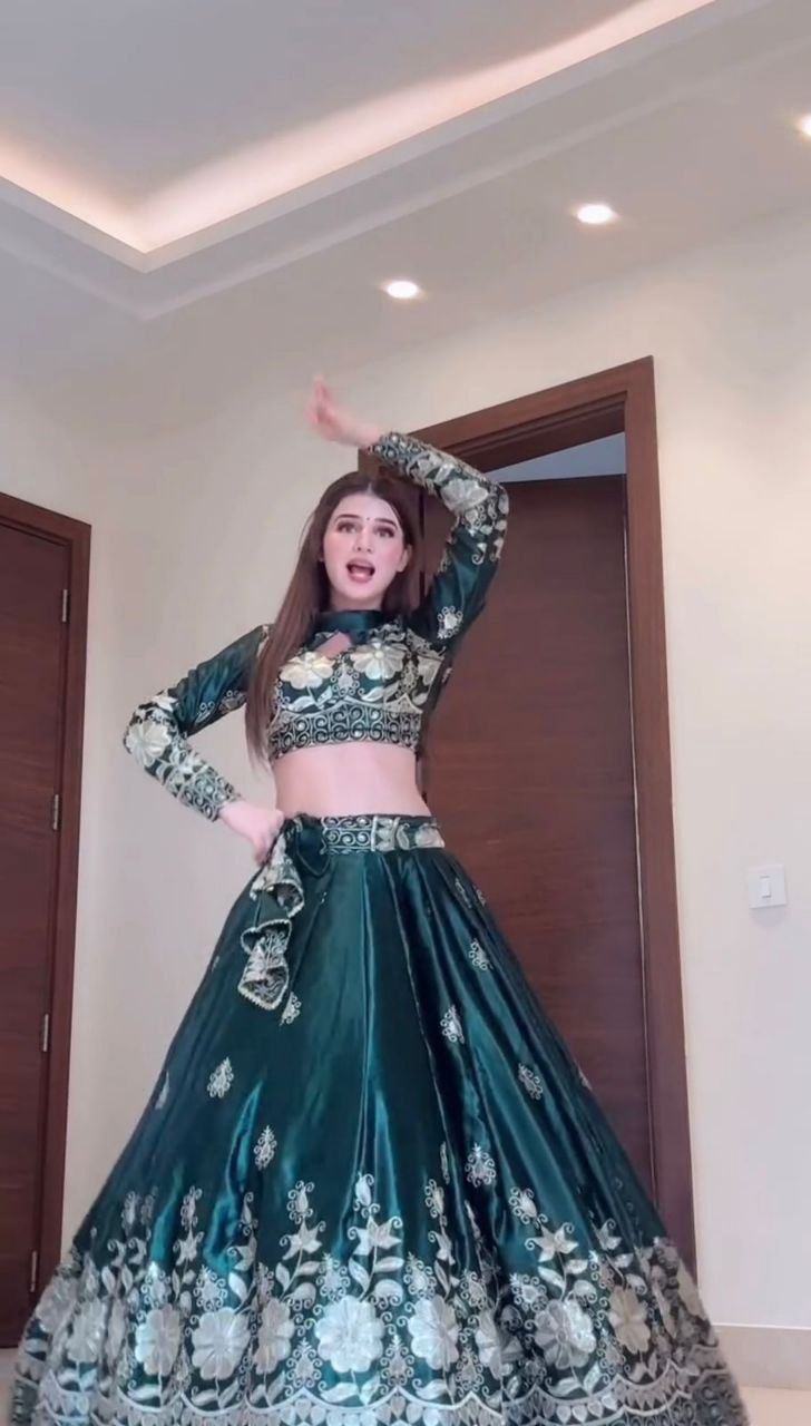 Jimi Choo Lehenga, Thread Work Lehenga, Full Stitch Lehenga, Lehenga with Cancan, Lace Border Dupatta, Unstitched Blouse, Micro Inner Lehenga, Wedding Wear Lehenga, Festive Wear Lehenga, Indian Ethnic Wear, Designer Lehenga Set, 3 Meter Flair Lehenga, Lightweight Lehenga Choli