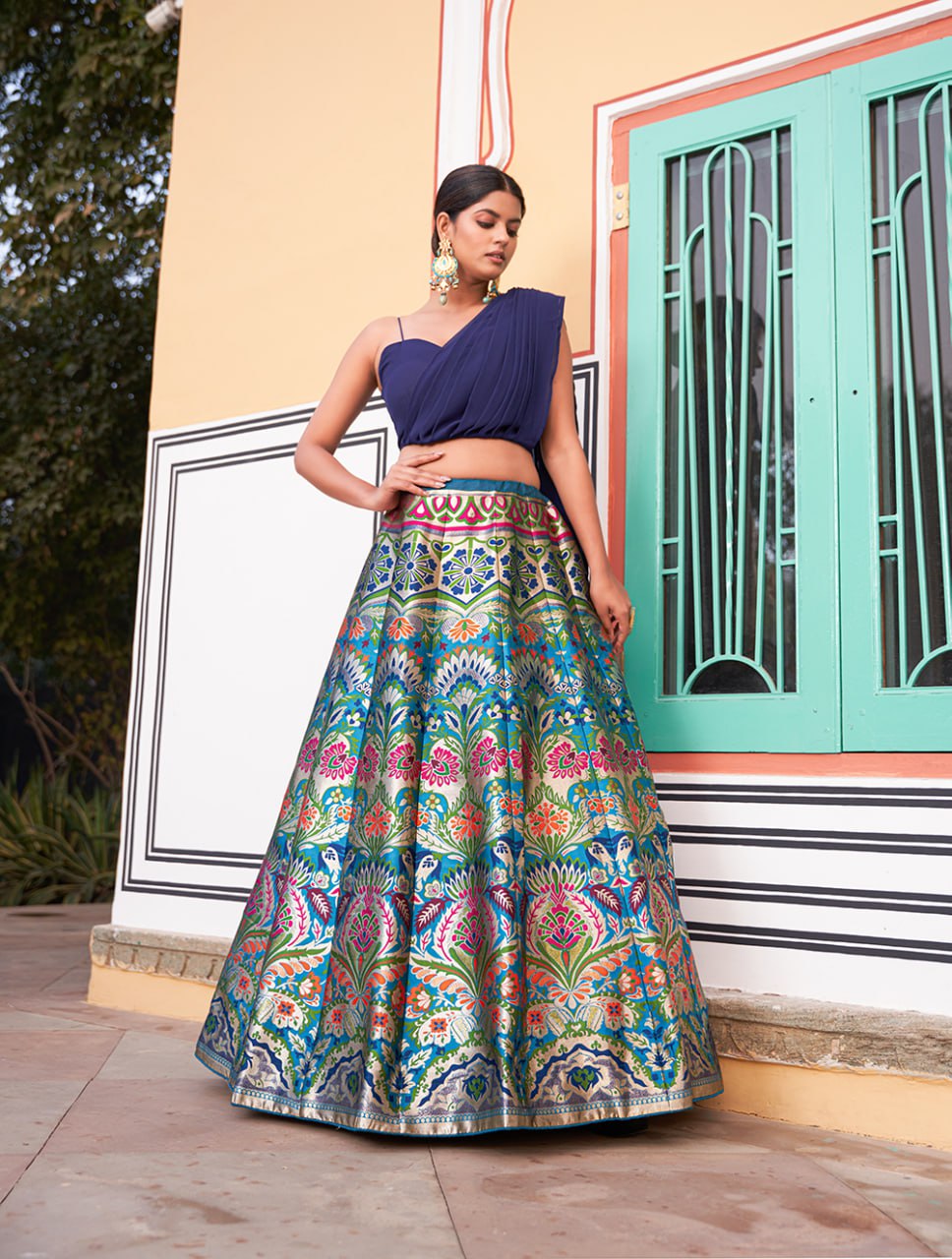 Banarasi Silk Lehenga, Zari Weaving Lehenga, Blouse with Attached Dupatta, Traditional Wedding Lehenga, Stitched Banarasi Lehenga, Canvas Lehenga Choli, Georgette Blouse, Heart Neck Blouse, Indian Ethnic Wear, Festive Lehenga Choli, Semi Bridal Lehenga, Shaadi Season Outfit, Banarasi Lehenga 2025
