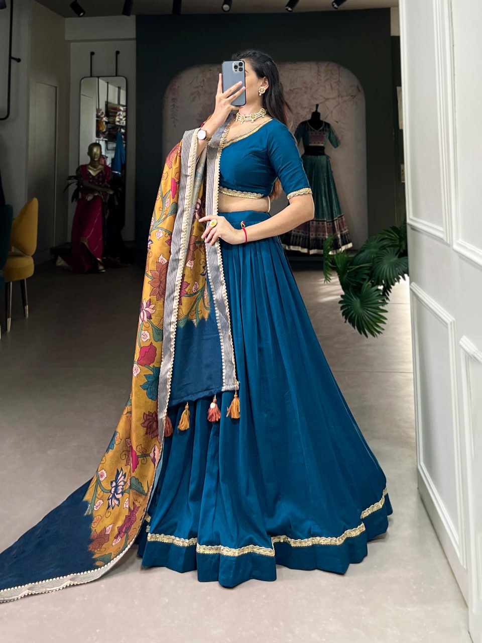 Wedding Lehenga 2025, Chinon Silk Lehenga, Tussar Dupatta Lehenga, Plain Lace Lehenga Choli, Unstitched Chinon Blouse, Viscose Border Dupatta, Tassel Dupatta, Canvas Flare Lehenga, 4.5 Meter Flair, Stitched Wedding Lehenga, Modern Ethnic Wear, Bridal Function Outfit, Elegant Indian Lehenga