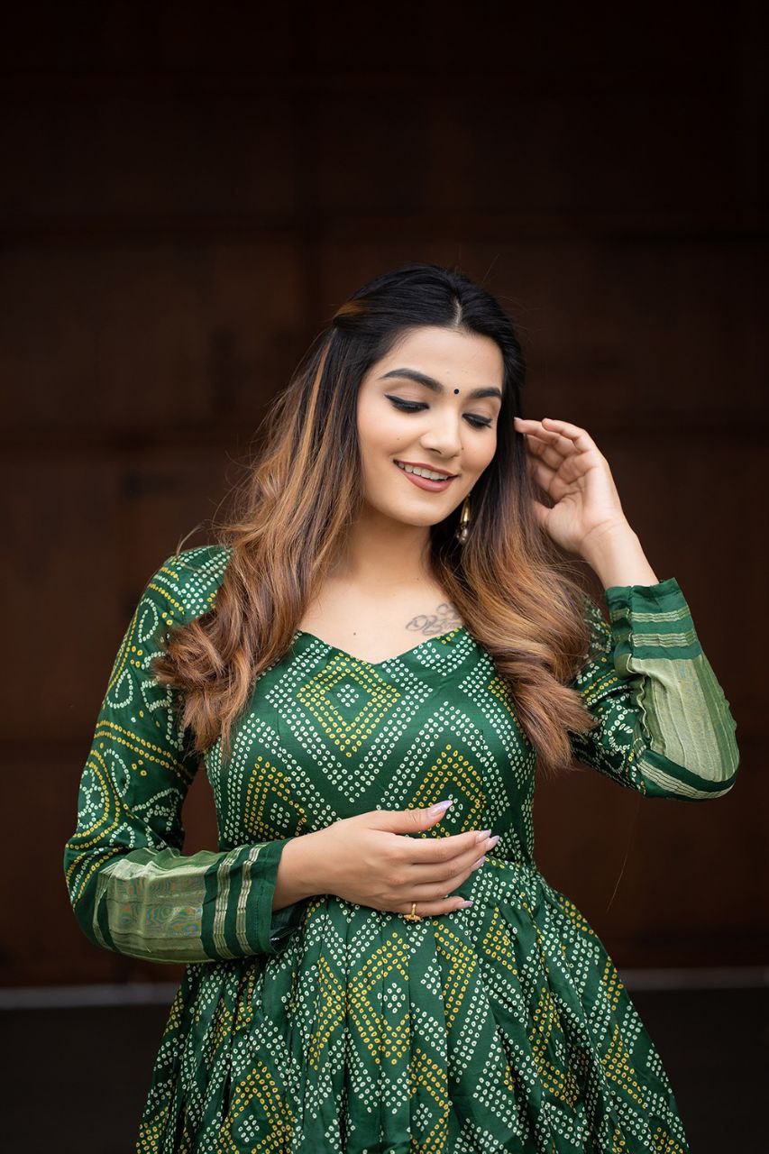 Green Bandhej Gown, Gaji Silk Gown, Traditional Gown 2025, Ready to Wear Bandhani Dress, Garba Night Outfit, Ethnic Long Gown, Gown for Wedding, Bandhani Gown with Sleeves, Indian Festive Gown