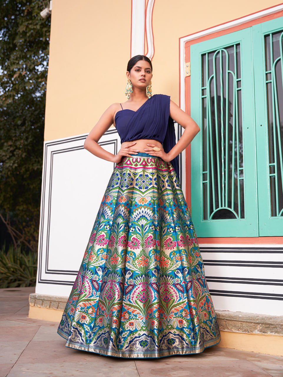 Banarasi Silk Lehenga, Zari Weaving Lehenga, Blouse with Attached Dupatta, Traditional Wedding Lehenga, Stitched Banarasi Lehenga, Canvas Lehenga Choli, Georgette Blouse, Heart Neck Blouse, Indian Ethnic Wear, Festive Lehenga Choli, Semi Bridal Lehenga, Shaadi Season Outfit, Banarasi Lehenga 2025
