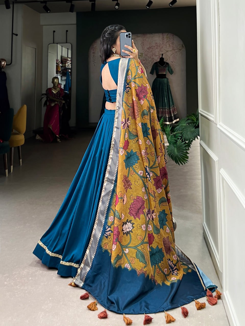 Wedding Lehenga 2025, Chinon Silk Lehenga, Tussar Dupatta Lehenga, Plain Lace Lehenga Choli, Unstitched Chinon Blouse, Viscose Border Dupatta, Tassel Dupatta, Canvas Flare Lehenga, 4.5 Meter Flair, Stitched Wedding Lehenga, Modern Ethnic Wear, Bridal Function Outfit, Elegant Indian Lehenga
