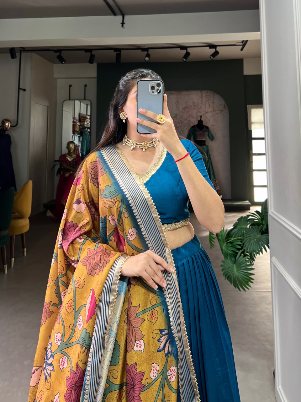 Wedding Lehenga 2025, Chinon Silk Lehenga, Tussar Dupatta Lehenga, Plain Lace Lehenga Choli, Unstitched Chinon Blouse, Viscose Border Dupatta, Tassel Dupatta, Canvas Flare Lehenga, 4.5 Meter Flair, Stitched Wedding Lehenga, Modern Ethnic Wear, Bridal Function Outfit, Elegant Indian Lehenga