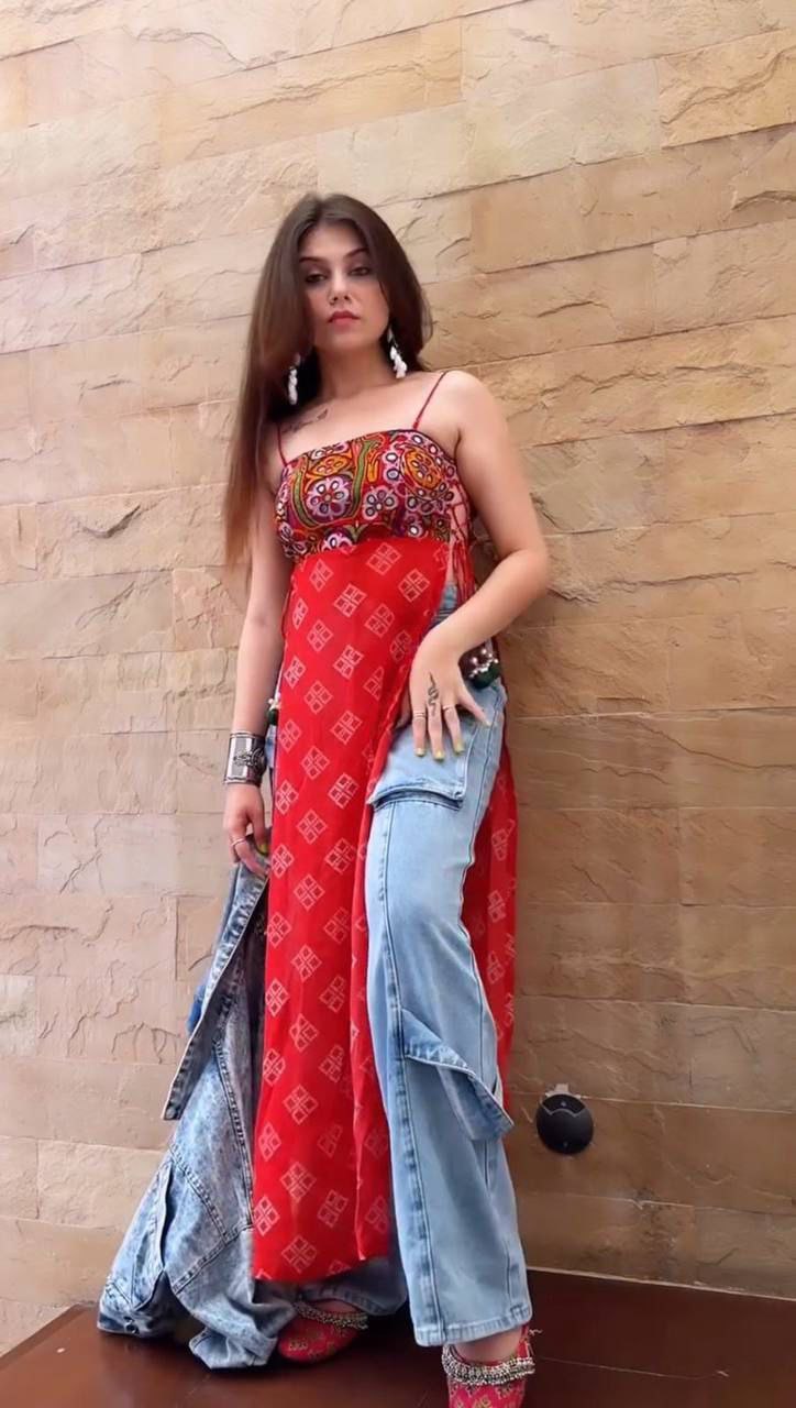 Faux Georgette Mirror Work Padded Top – Dori Style