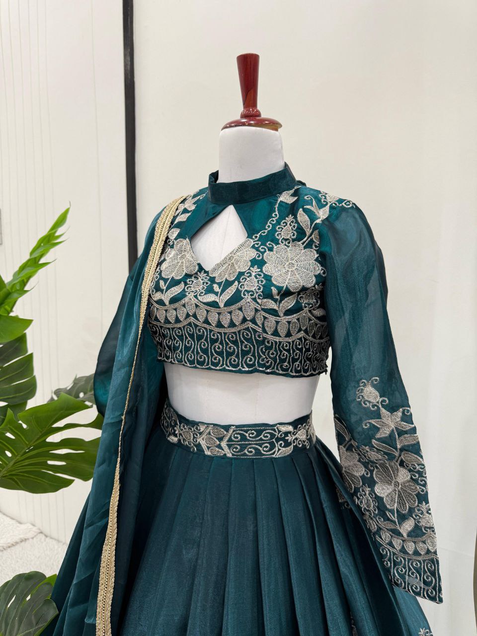 Jimi Choo Lehenga, Thread Work Lehenga, Full Stitch Lehenga, Lehenga with Cancan, Lace Border Dupatta, Unstitched Blouse, Micro Inner Lehenga, Wedding Wear Lehenga, Festive Wear Lehenga, Indian Ethnic Wear, Designer Lehenga Set, 3 Meter Flair Lehenga, Lightweight Lehenga Choli