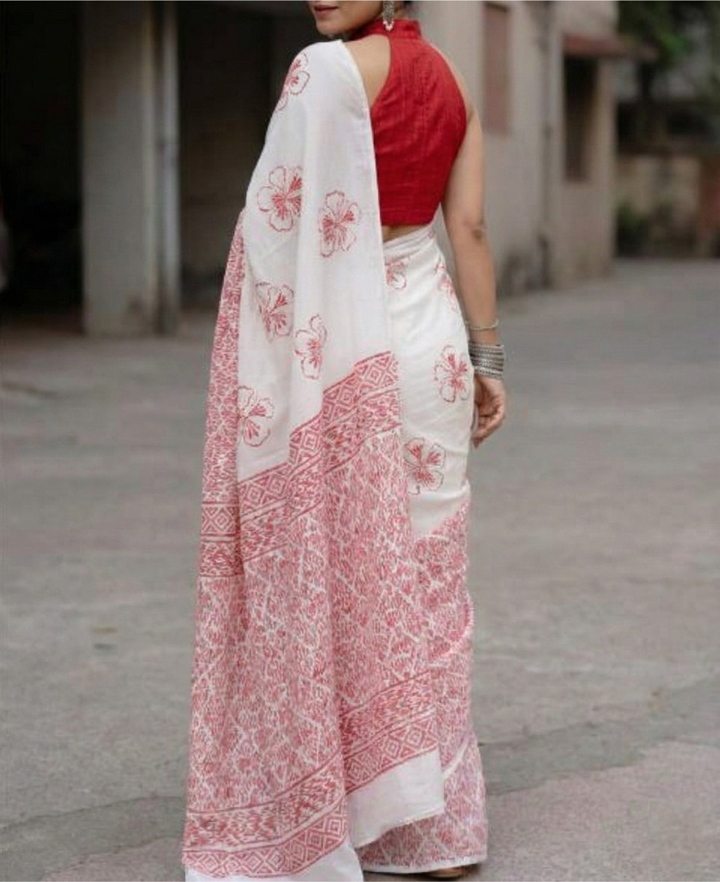 White and Pink Soft Mulmul Cotton Digital Print Saree with Banglori Blouse