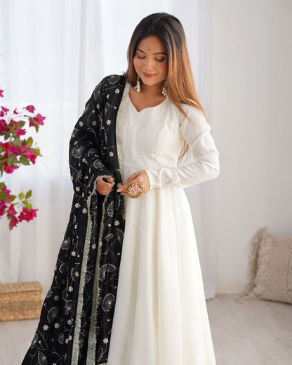 BLACKPureSoftSilkFestiveWearAnarkaliSetwithDupatta