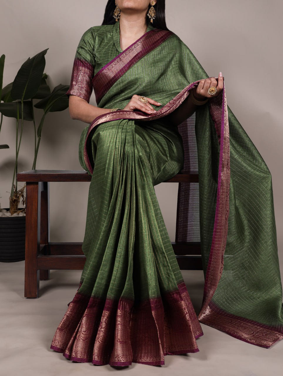 Mehendi Elegant Dola Chex Zari Weaving Saree with Matching Blouse