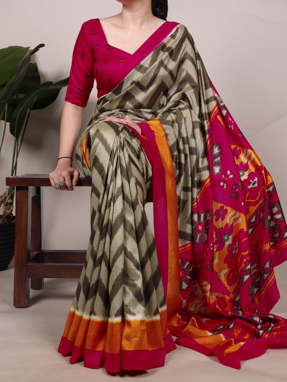 Mehendi Tasar Silk Zigzag Printed Saree with Red Blouse
