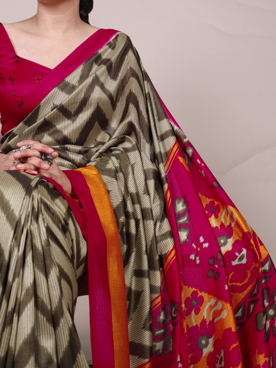 Mehendi Tasar Silk Zigzag Printed Saree with Red Blouse