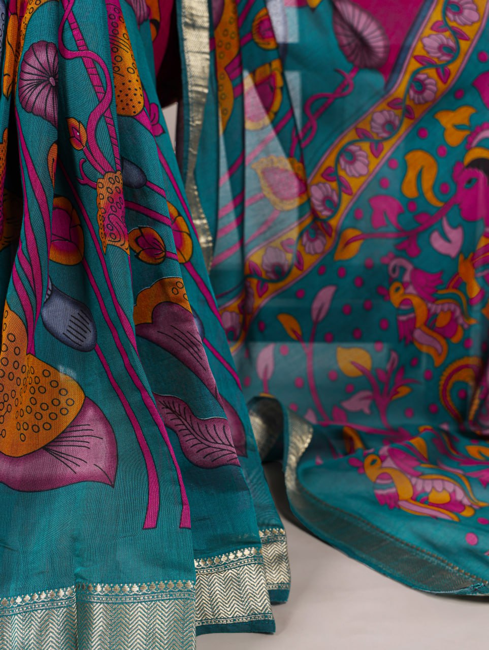 Pink Polyester Viscose Chanderi Floral Printed Saree With Green Blouse