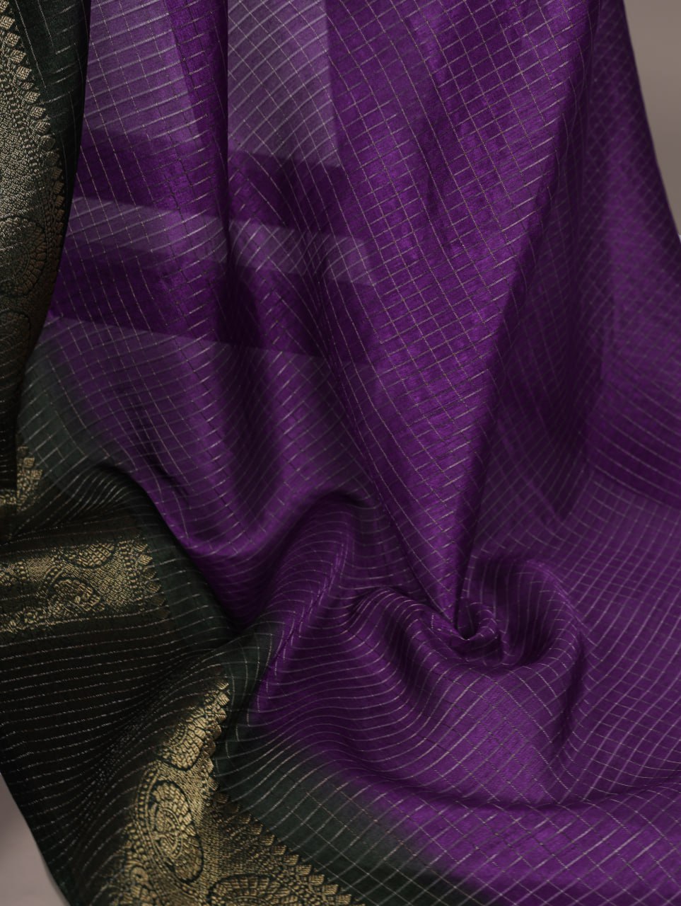Purple Elegant Dola Chex Zari Weaving Saree with Matching Blouse