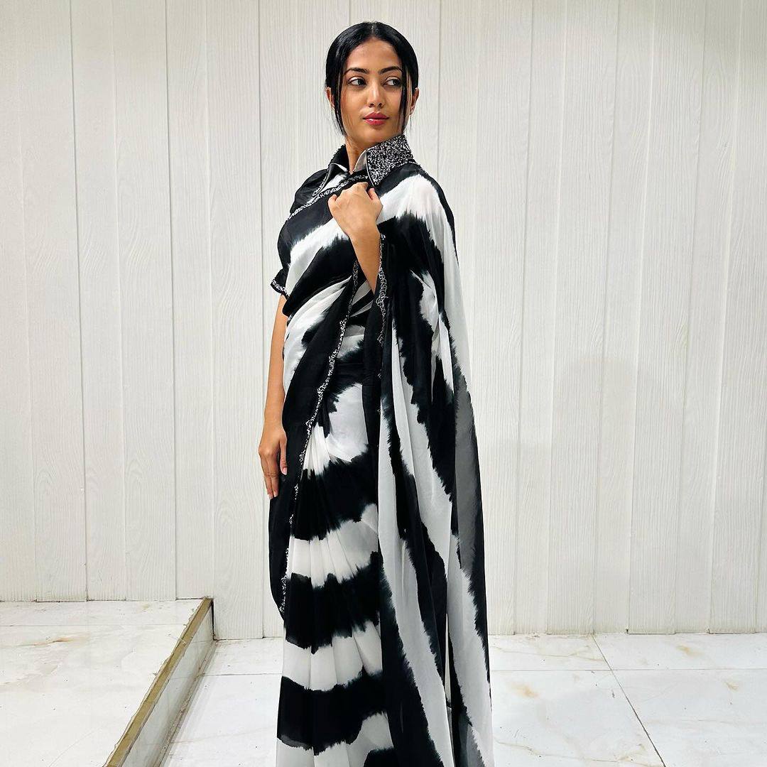 Black And White Digital Print Chinon Saree with Matching Blouse