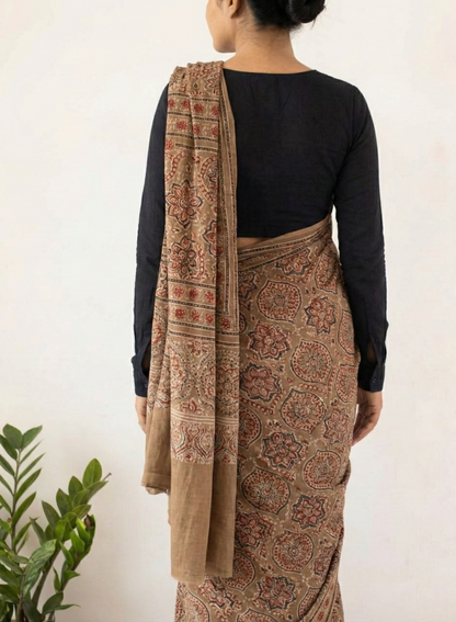 chikoo Mulmul Cotton Digital Print Saree with Banglori Blouse