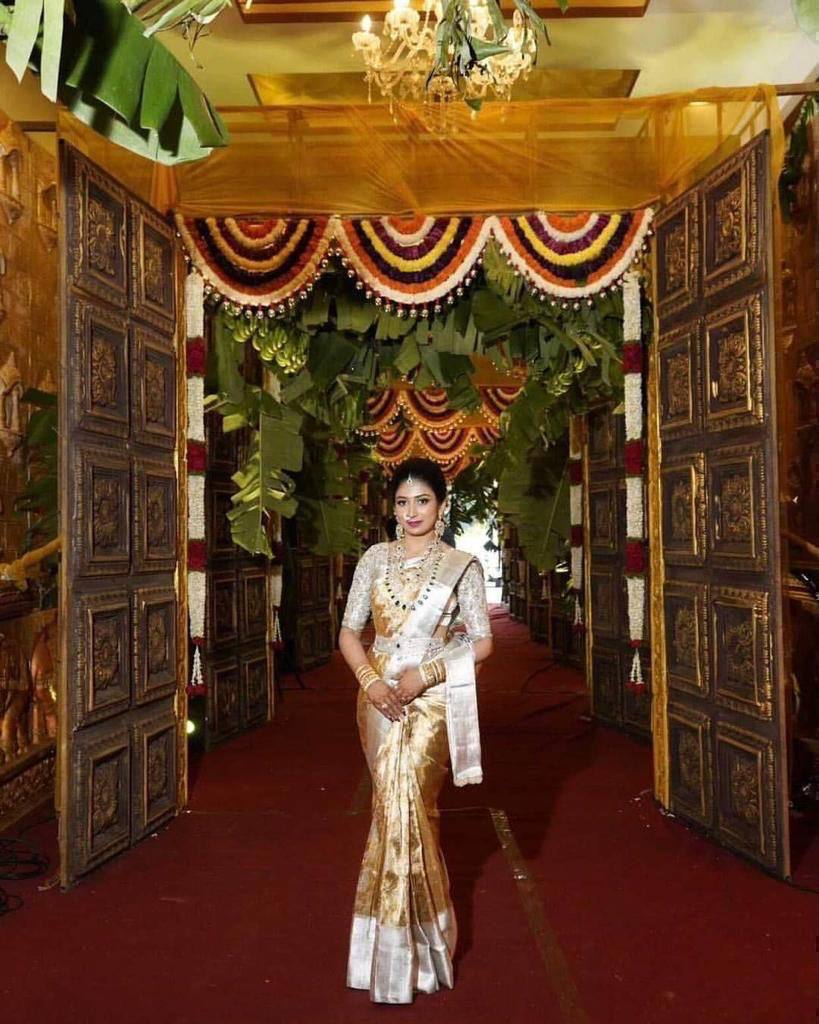 Gold & Silver Traditional Kanchipuram Silk Saree with Weaving Rich Pallu