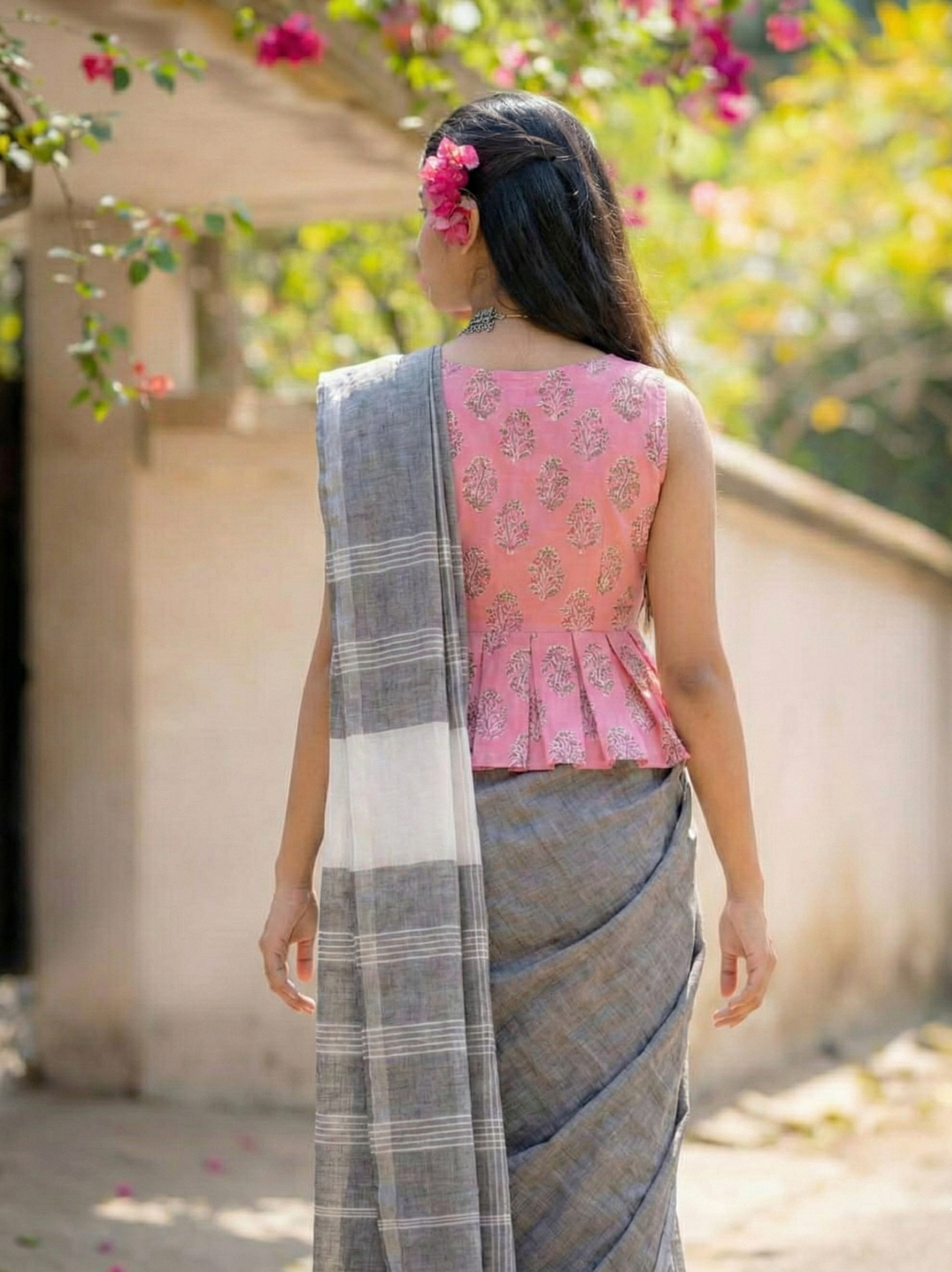 Gray Mulmul Cotton Digital Print Saree with Pink Mulmul Blouse