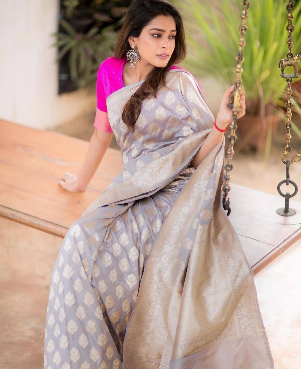 Gray Traditional Kanchipuram Weaving Silk Saree with Woven Blouse