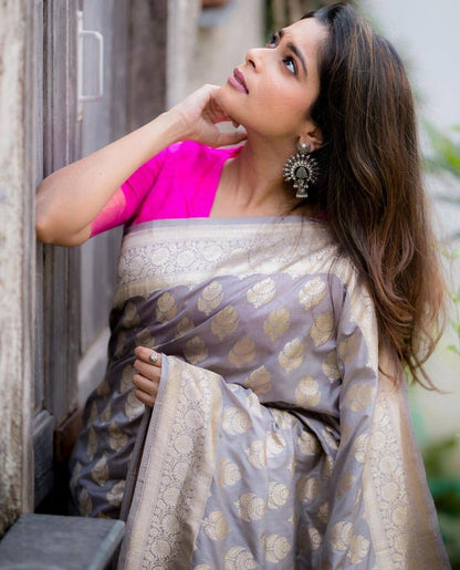 Gray Traditional Kanchipuram Weaving Silk Saree with Woven Blouse