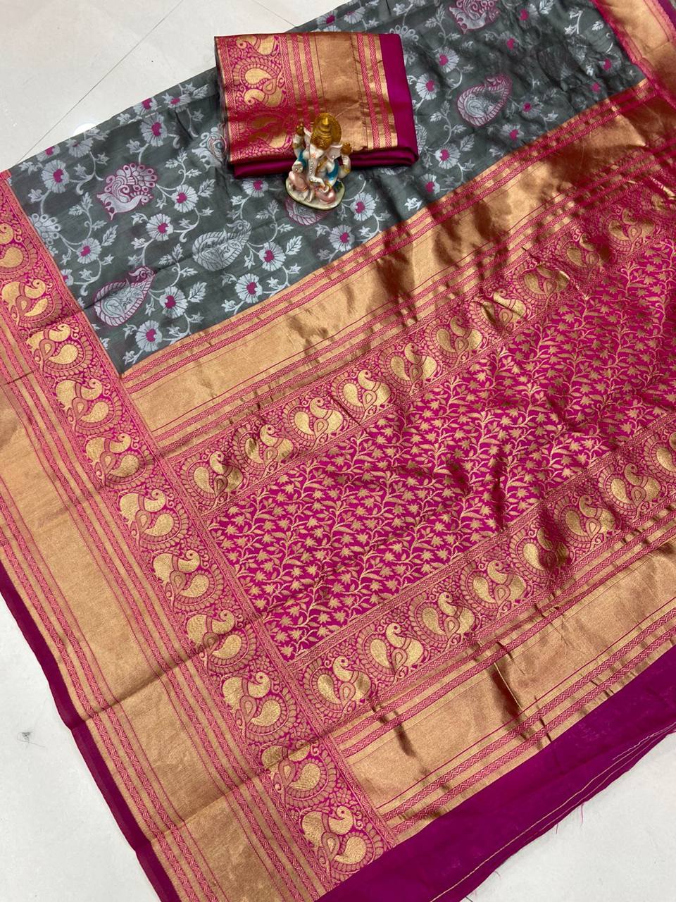 Grey Traditional Kanchipuram Silk Saree with Weaving Design Border Blouse