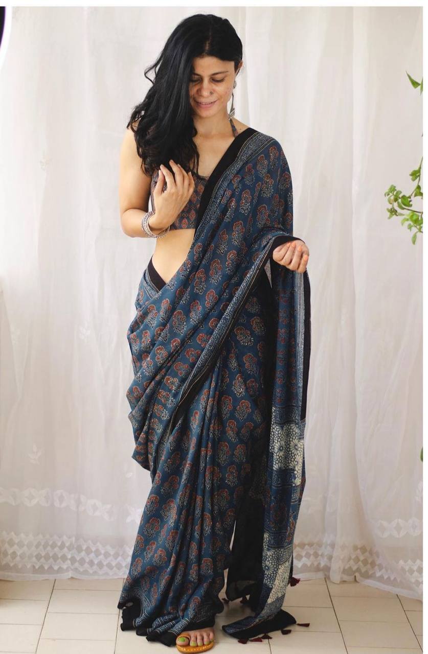 indigo-blue-mulmul-cotton-digital-print-saree-with-banglori-blouse01