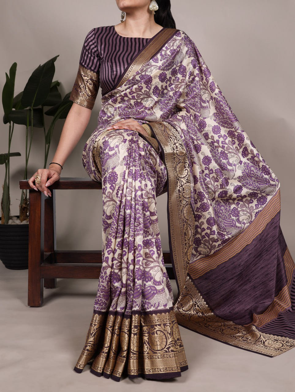 Lavender Tasar Silk Printed Saree with Viscose Border & Matching Blouse