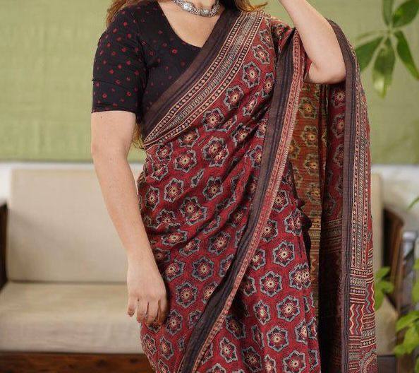 Maroon Mulmul Cotton Digital Print Saree with Banglori Blouse