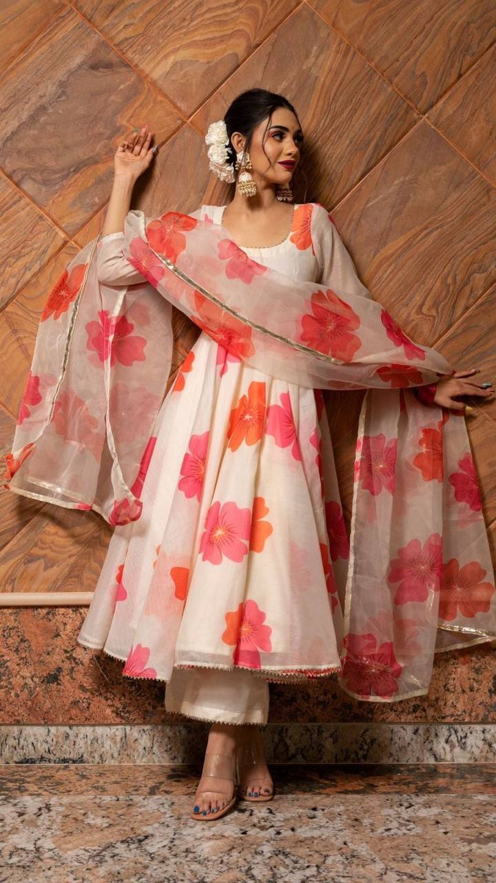 Off White Organza Digital Print Kurti Set with Dupatta & Crepe Plazzo