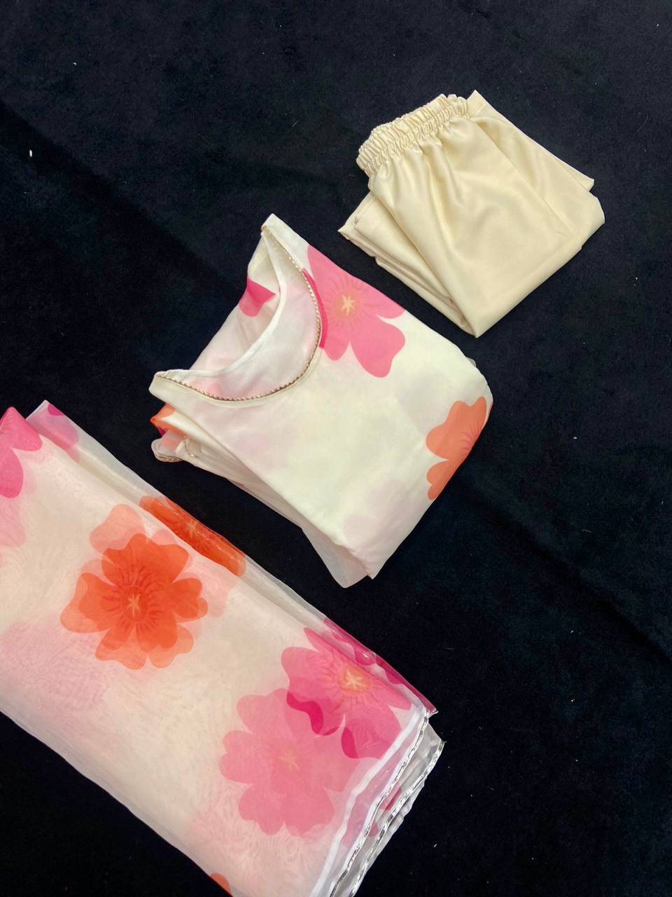 Off White Organza Digital Print Kurti Set with Dupatta & Crepe Plazzo