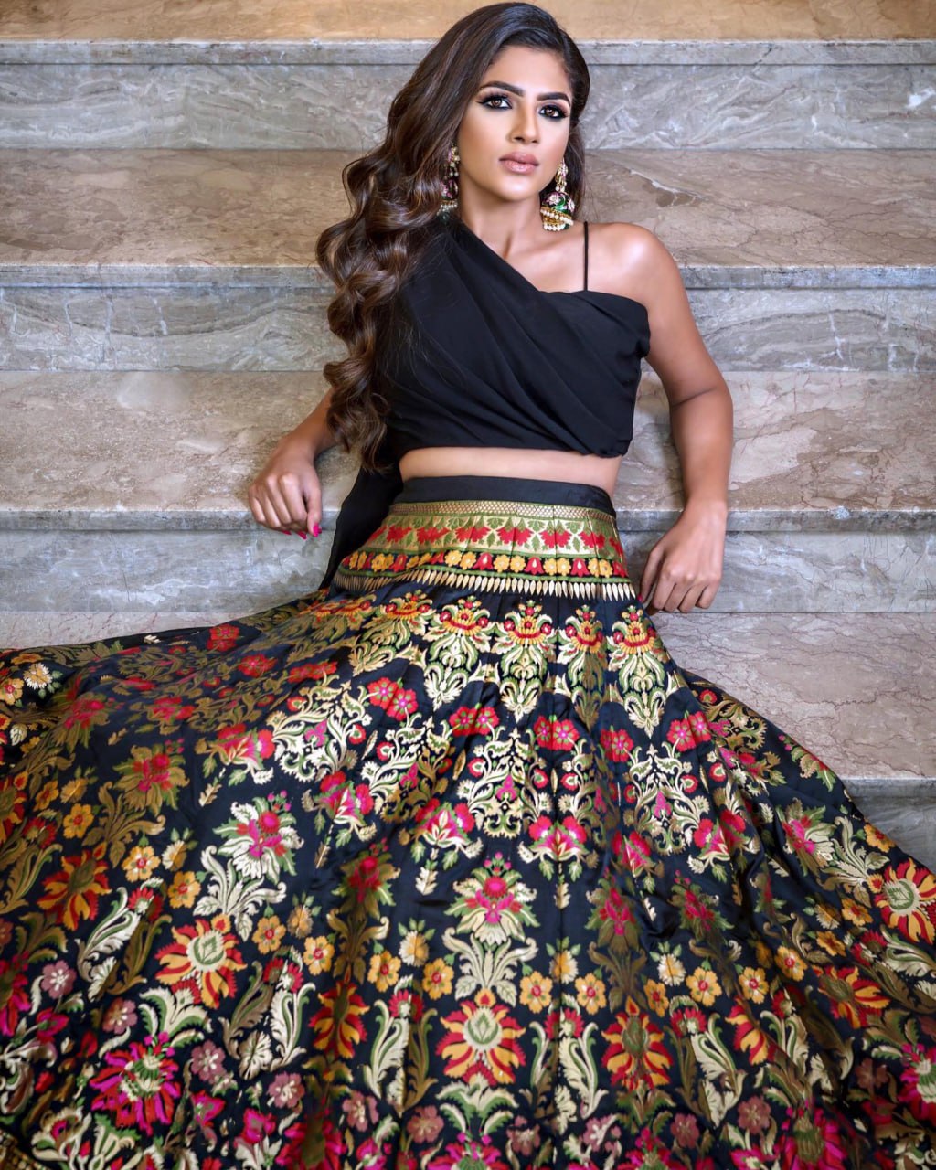 Banarasi Silk Lehenga, Zari Weaving Lehenga, Semi-Stitched Lehenga, Blouse with Attached Dupatta, Bridal Lehenga Choli, Sangeet Wear Lehenga, Wedding Lehenga Set, Canvas CanCan Lehenga, Heart Shape Blouse, Traditional Lehenga Choli, Micro Cotton Inner Lehenga, Shaadi Season Outfit, Banarasi Outfit for Pooja