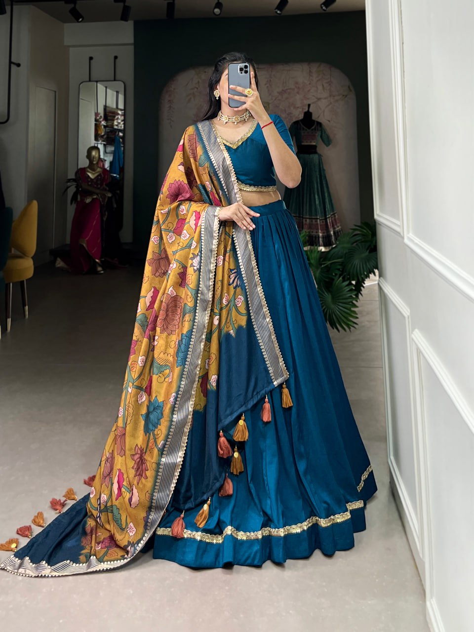 Wedding Lehenga 2025, Chinon Silk Lehenga, Tussar Dupatta Lehenga, Plain Lace Lehenga Choli, Unstitched Chinon Blouse, Viscose Border Dupatta, Tassel Dupatta, Canvas Flare Lehenga, 4.5 Meter Flair, Stitched Wedding Lehenga, Modern Ethnic Wear, Bridal Function Outfit, Elegant Indian Lehenga
