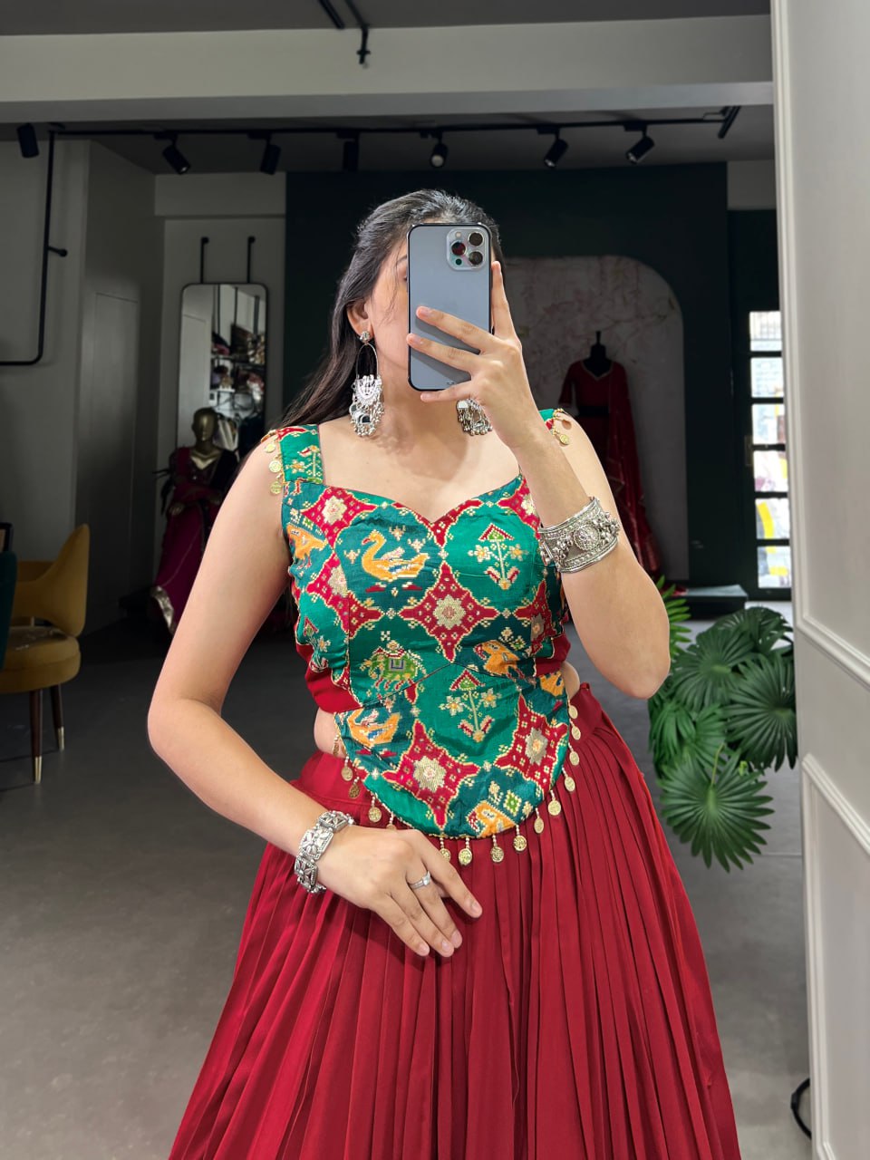 Navratri Lehenga 2025, Rayon Lehenga Choli, Silk Blend Lehenga Set, Ginni Lace Blouse, Coin Lace Blouse, 6 Meter Flare Lehenga, Viscose Jacquard Silk Blouse, Embossed Lace Lehenga, Festive Wear Lehenga, Garba Choli Set, Canvas Lined Lehenga, Stitched Navratri Outfit, Zip Pocket Lehenga