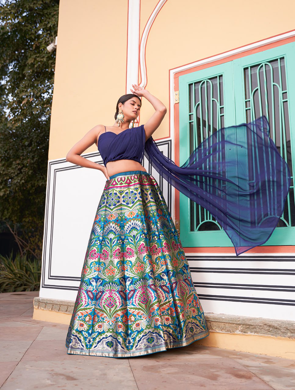 Banarasi Silk Lehenga, Zari Weaving Lehenga, Blouse with Attached Dupatta, Traditional Wedding Lehenga, Stitched Banarasi Lehenga, Canvas Lehenga Choli, Georgette Blouse, Heart Neck Blouse, Indian Ethnic Wear, Festive Lehenga Choli, Semi Bridal Lehenga, Shaadi Season Outfit, Banarasi Lehenga 2025