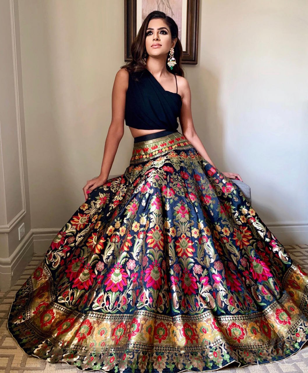 Banarasi Silk Lehenga, Zari Weaving Lehenga, Semi-Stitched Lehenga, Blouse with Attached Dupatta, Bridal Lehenga Choli, Sangeet Wear Lehenga, Wedding Lehenga Set, Canvas CanCan Lehenga, Heart Shape Blouse, Traditional Lehenga Choli, Micro Cotton Inner Lehenga, Shaadi Season Outfit, Banarasi Outfit for Pooja