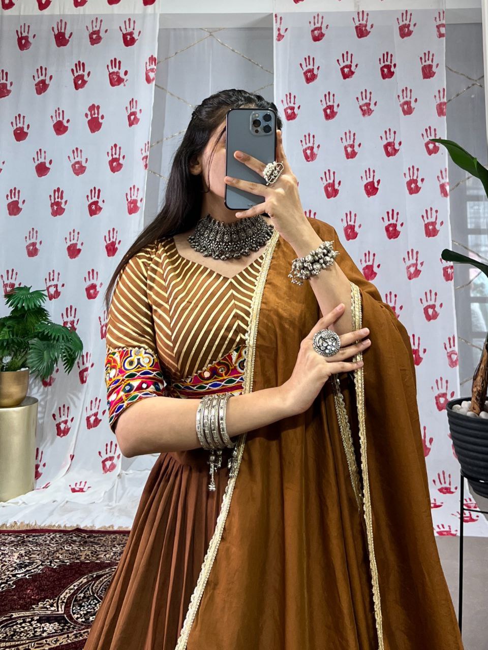 Chanderi Lehenga Choli, Navratri 2025 Outfit, Gamthi Work Choli, Mirror Work Blouse, Zari Lehenga, Gotta Patti Lehenga, Garba Night Outfit, Chanderi Chaniya Choli, Gujarati Festival Dress, Festive Traditional Wear, Navratri Look 2025, Choli for Garba, Pure Chanderi Lehenga