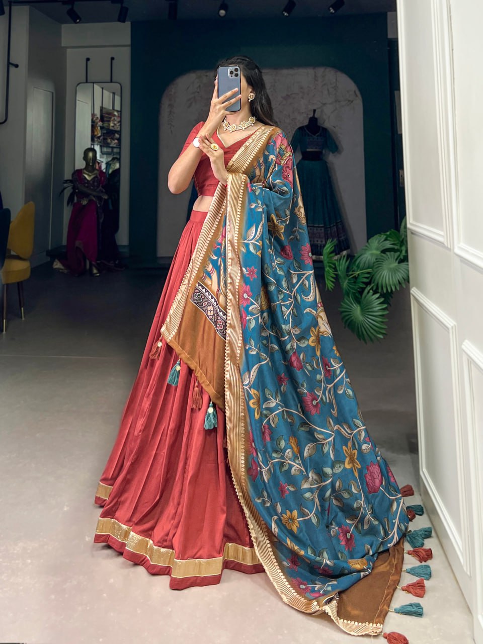 Wedding Lehenga 2025, Chinon Silk Lehenga, Tussar Dupatta Lehenga, Plain Lace Lehenga Choli, Unstitched Chinon Blouse, Viscose Border Dupatta, Tassel Dupatta, Canvas Flare Lehenga, 4.5 Meter Flair, Stitched Wedding Lehenga, Modern Ethnic Wear, Bridal Function Outfit, Elegant Indian Lehenga