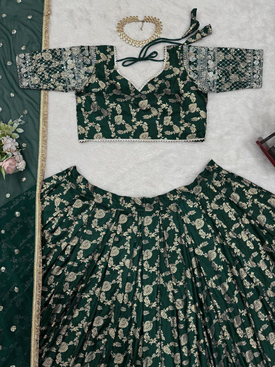 Jimi Choo Lehenga, Thread Work Lehenga, Lace Border Dupatta, Full Stitch Lehenga, Cancan Lehenga, Lightweight Lehenga, Indian Ethnic Wear, Wedding Lehenga, Festive Lehenga, 3 Meter Flair Lehenga, Unstitched Blouse, Traditional Lehenga Choli, Designer Choli Set, Micro Inner Lehenga