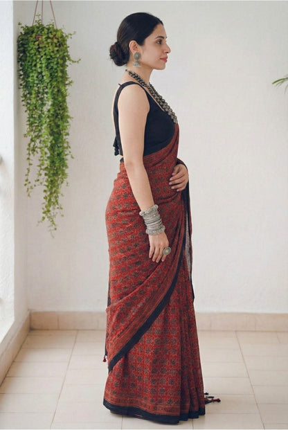 Red and Black Mulmul Cotton Digital Print Saree with Banglori Blouse