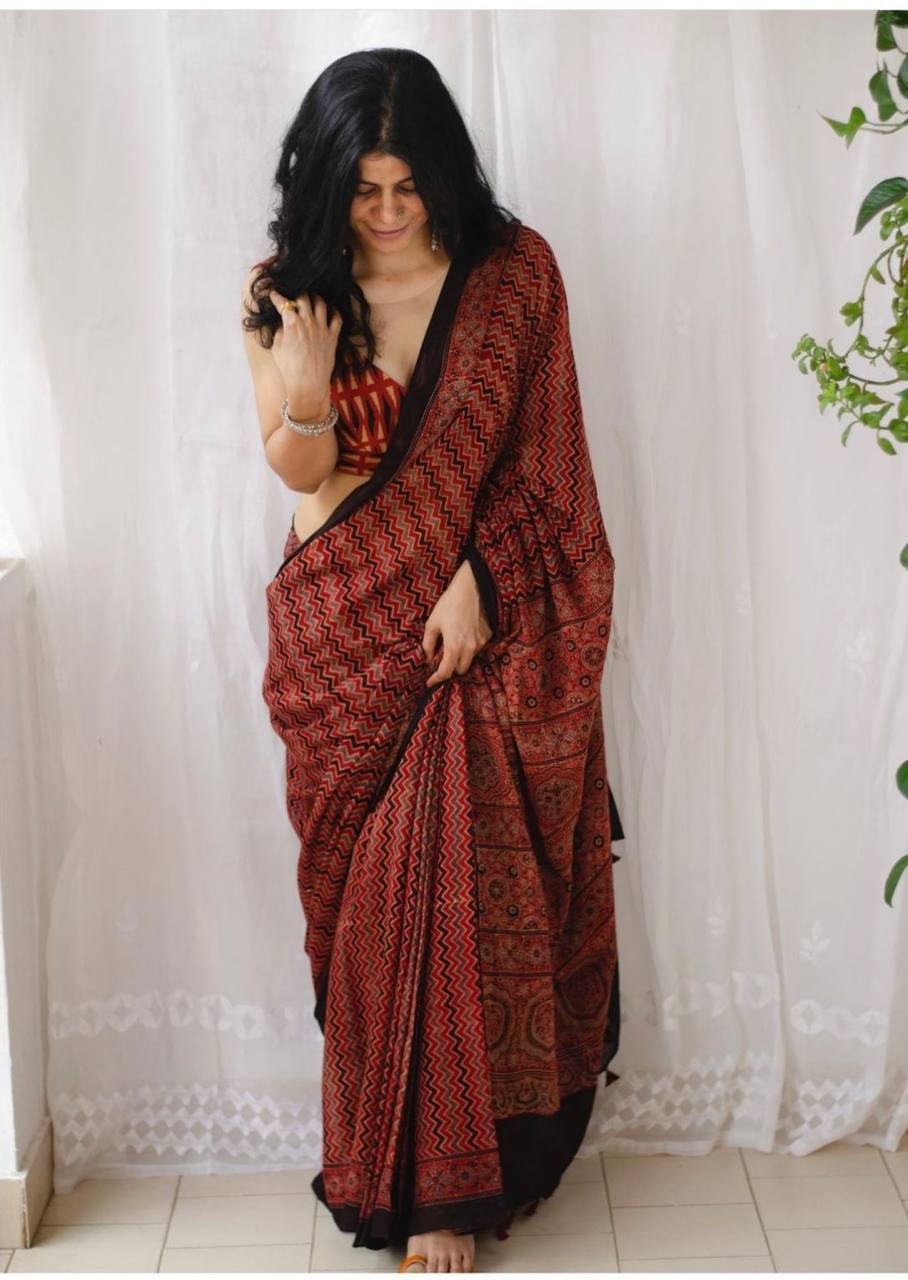 Red Floral Mulmul Cotton Digital Print Saree with Banglori Blouse