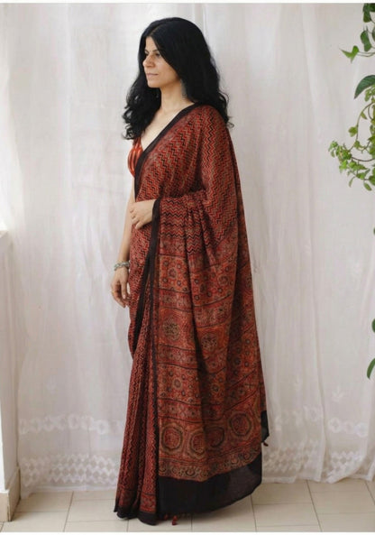 Red Floral Mulmul Cotton Digital Print Saree with Banglori Blouse