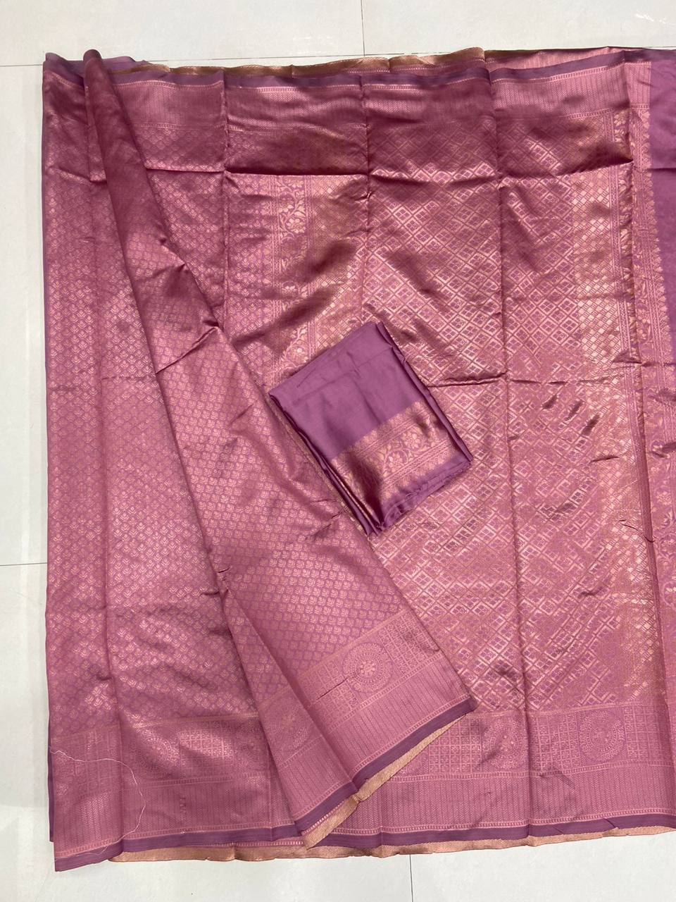 Rose Pink Kanchipuram Weaving Saree with Classic Woven Border