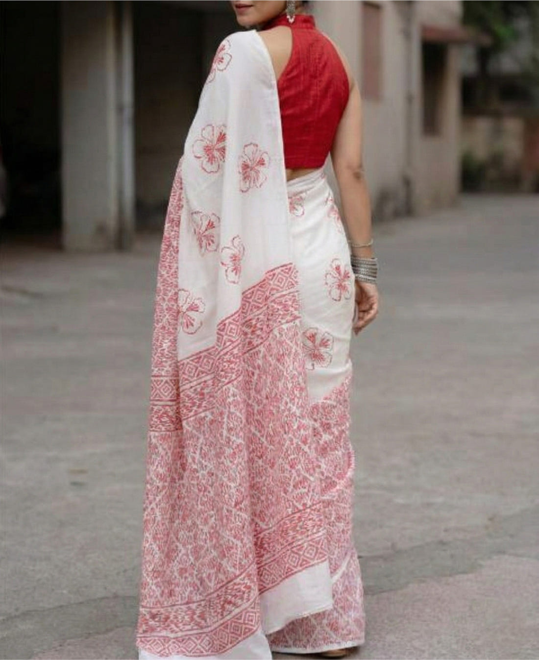 White and Pink Soft Mulmul Cotton Digital Print Saree with Banglori Blouse